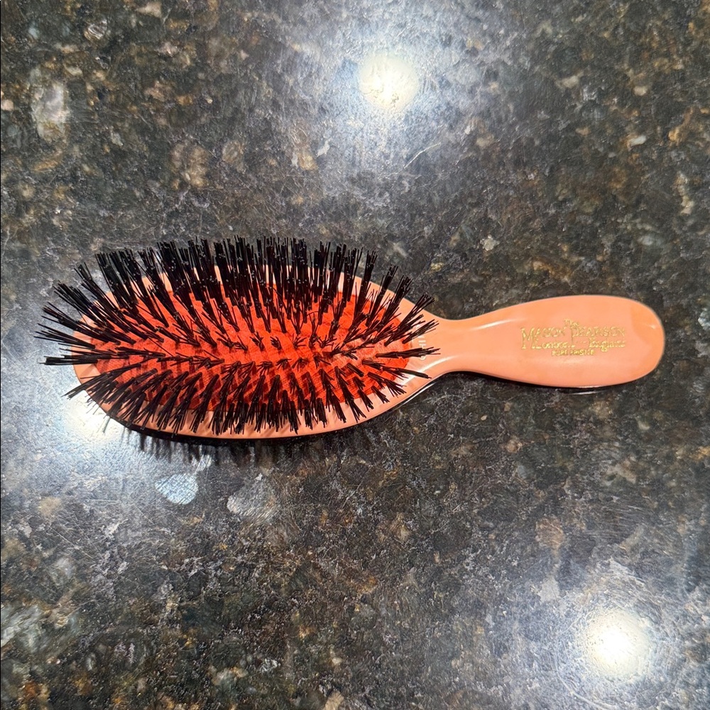 Elegant Coral Hair Brush with Black Bristles - Picture 4 of 9